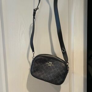 Blue crossbody by Coach
Brand new only used 1 time.